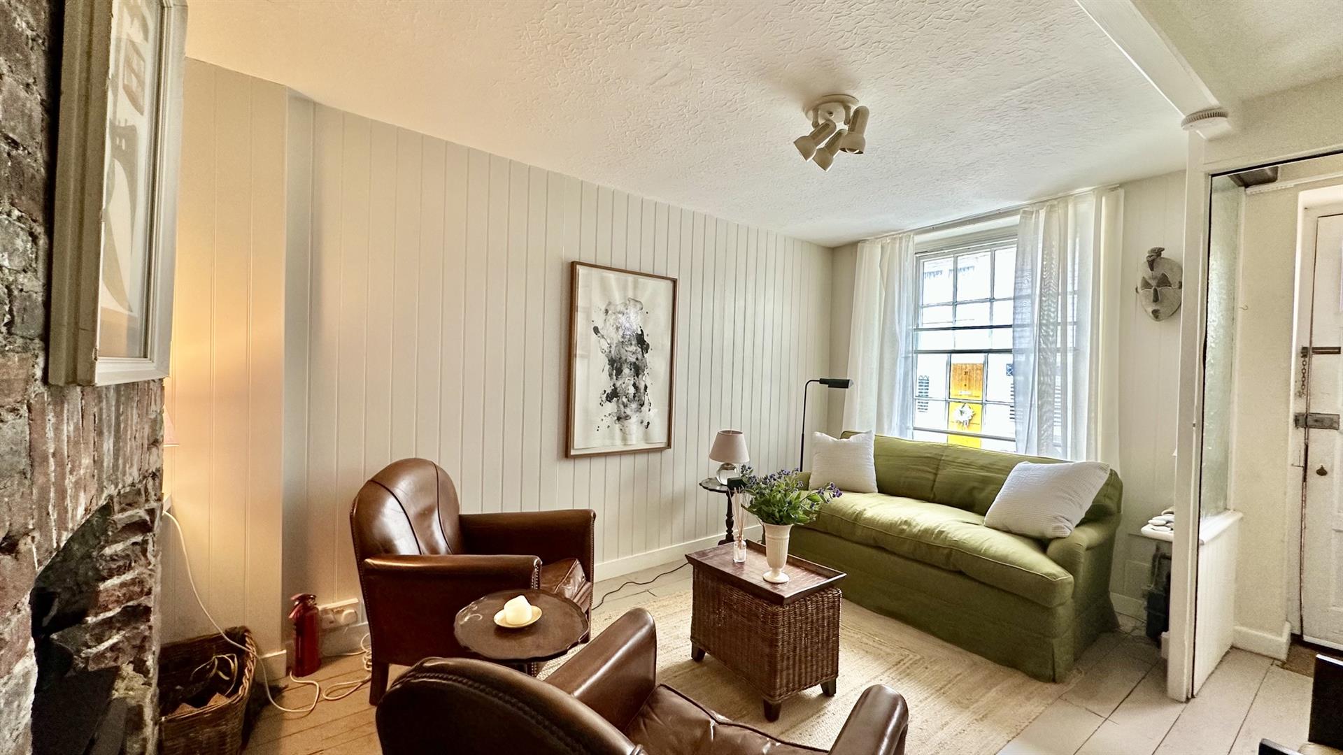 2 bed property in High Street, Old Town, Hastings